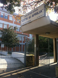 l'ingresso della clinica città di aprilia